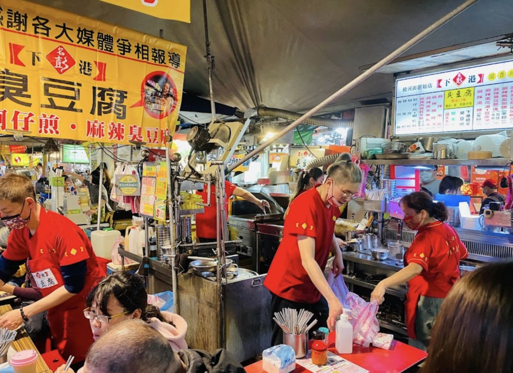 台湾旅行で絶対食べたい定番台湾料理「臭豆腐（ツォウドウフ）」が人気のお店「下港名彭臭豆腐（シャ・ガン・メィン・ボン・チュウ・ドウ・フ）」